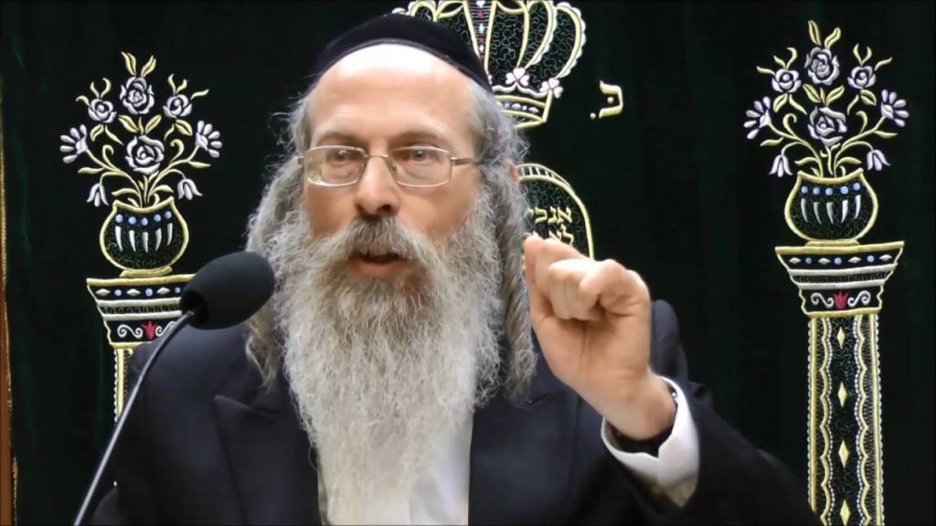 הרב אליהו גודלבסקי הנאשם בתקיפה מינית בשלושת בנותיו