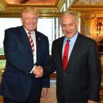 לחיצת הידיים בטראמפ טאוור(קובי גדעון, לע״מ)